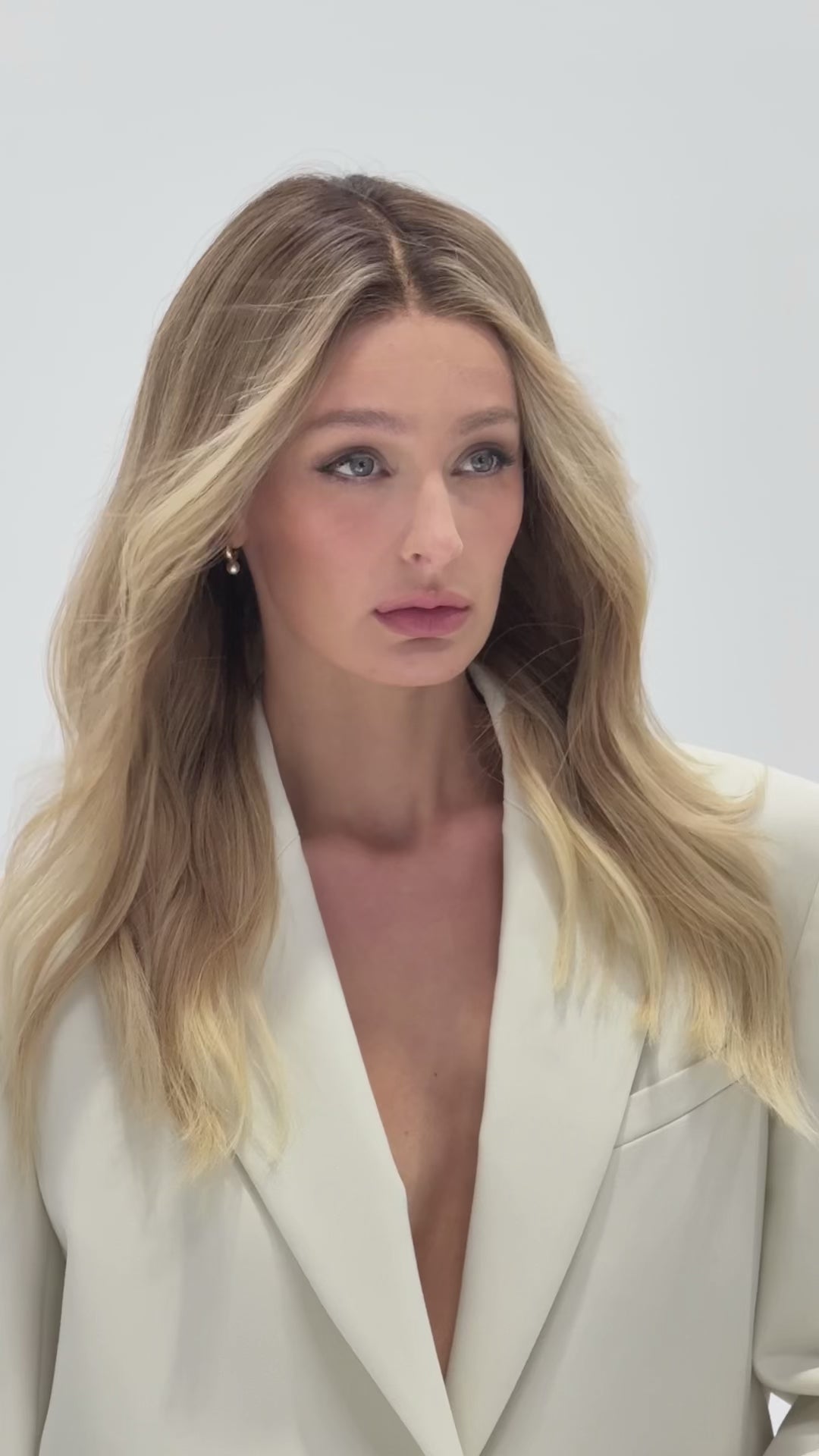 Discover the Fits All creamy blonde Remy human hair wig by Madeline Aken — a perfectly balanced neutral blonde that blends warm and cool tones for timeless elegance. Hand-colored from 100% premium hair, this lightweight glueless lace wig delivers comfort, movement, and natural radiance for everyday wear.